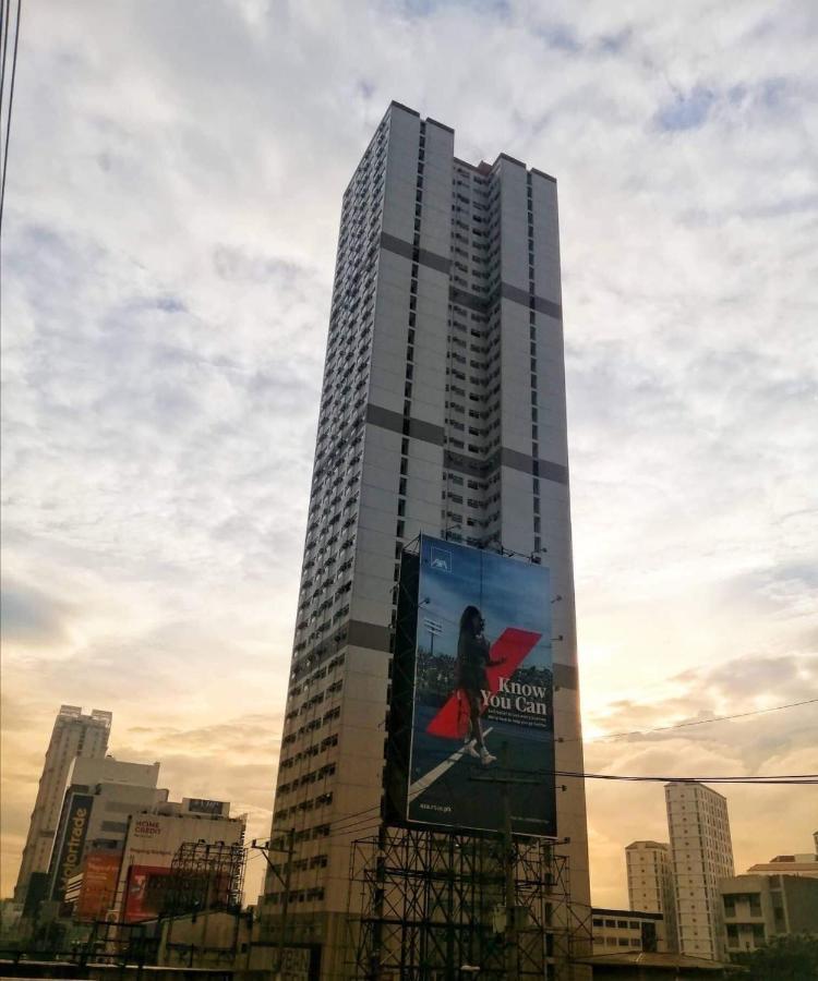 マンダルヨン・シティ Ronz Deca Hillsアパートホテル エクステリア 写真